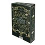 "The Elusive Elixir" von Gigi Pandian. Cover in Dunkelgrün mit goldenen Ornamenten, Büchern und Flaschen.