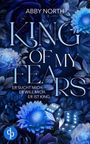 "King of My Fears" und "Er sucht mich. Er will mich. Er ist King." in eleganter Schrift, umgeben von blauen Blumen.
