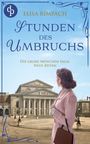 „Stunden des Umbruchs“ von Elisa Rimpach. Eine Frau in einem rosa Mantel steht vor einem historischen Gebäude.