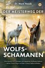 Dr. Mark Hosak, "Der Meisterweg der Wolfsschamanen". Schamanin mit erhobenen Armen neben Wölfen im Wald. Mystische Atmosphäre.