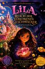 Ein Buchcover mit dem Text "Lila und das Reich der Verlorenen Geschmäcker" zeigt ein Mädchen mit schimmernder Kleidung, eine Fee, einen Zauberer und bunte Süßigkeiten vor einer fantasievollen Kulisse.