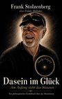 "Dasein im Glück", Untertitel: "Am Anfang steht das Staunen". Ein älterer Mann mit Mütze und Sonnenbrille lächelt.
