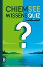 "CHIEMSEE WISSENSQUIZ", "100 Fragen - 400 Antworten". Illustration: Ein See mit Grün- und Blautönen, großes Fragezeichen.
