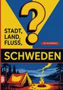 "STADT, LAND, FLUSS, SCHWEDEN" und "60 x A4 Spielblöcke". Illustration: Zelt und Lagerfeuer am Fluss, von Wald umgeben.