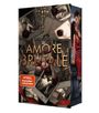 "AMORE BRUTALE" in großen Buchstaben, darunter "VITO & MARIA". Rote Rosen und Fotos im Hintergrund, ein Kreuz hängt herab.