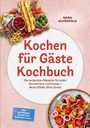 „Kochen für Gäste Kochbuch“ von Nora Schönfeld. Teller mit Salat. Zutaten auf einem Brett arrangiert.