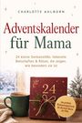 "Adventskalender für Mama" mit Tasse Kakao, Holzuntergrund, rotem Kalender, dekoriert mit Zweigen. Weihnachtliche Stimmung.