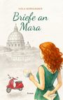 "Briefe an Mara" von Viola Borngräber. Illustration einer Frau mit roten Haaren, einem Café, Brief und rotem Roller. Ereignisreiche Stadtansicht im Hintergrund.