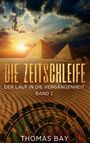„DIE ZEITSCHLEIFE“, „DER LAUF IN DIE VERGANGENHEIT BAND 1“. Zwei Pyramiden bei Sonnenuntergang, Uhr im Sand.