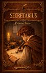 "SECRETARIUS" und "Yvonne Bauer" stehen in einem ornaten Rahmen. Ein Mann schreibt bei Kerzenlicht mit einer Feder.