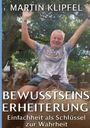 Cover eines Buches mit dem Titel "Bewusstseinserheiterung". Oben steht "Martin Klipfel". Ein Mann reitet lachend auf einem Pferd.