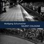 Wolfgang Schumacher, SILENT COLOGNE. Oben: leere U-Bahn-Station, Graffiti. Unten: Fahrräder an einer Wand.