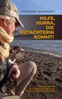 „Hilfe, Hurra, die Gutachterin kommt!“ Eine Frau sitzt mit Hund am Ufer.