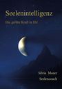 "Seelenintelligenz: Die größte Kraft in Dir" von Silvia Moser, Seelencoach. Halbmond über Berglandschaft bei Nacht.
