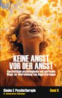 „KEINE ANGST VOR DER ANGST“; Frau lächelt, von gelben Blumen umgeben; warme, sonnige Atmosphäre.
