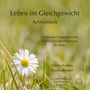 "Leben im Gleichgewicht" - Achtsamkeit, 12 Übungen, Christa Kahlert, Monika Kremer, Audio-Meditationen. Gänseblümchen auf Wiese.
