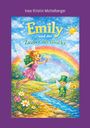 "Emily und der Zauber des Glücks" zeigt eine fliegende Fee mit Kleeblattflügeln über einem bunten Blumenfeld und Regenbogen.
