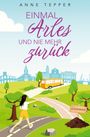 "EINMAL Arles UND NIE MEHR zurück" steht in der Mitte. Illustration: Frau läuft auf Straße, Bus, Schild "AUSGRABUNG".