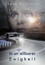 Cindy Schuckar, In unTeilbarer Ewigkeit. Gesicht überlagert Straße, beschädigtes Auto, Blumen am Zaun, düstere Stimmung.