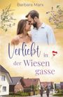 "Verliebt in der Wiesengasse" Barbara Marx. Ein Paar steht lächelnd zusammen, im Hintergrund eine sonnige Wohnstraße.
