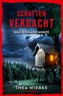 Text: "SCHATTEN VERDACHT", "WAS NIEMAND AHNTE", "THEA WIEBKE", "PSYCHOKRIMI". Ein Baumhaus leuchtet, dunkle Wolken, Fahrrad im Gras.