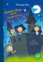 Aufschrift: "Florentine Hein. Sterne über Burg Funkelstein. Mit Illustrationen von Sabine Sauter." Kinder um eine Burg bei Nacht.