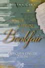 Text: "Milena Cara", "Once Upon a Bookfair", "Zwischen uns die Zeilen". Bücherstapel, glitzernde Partikel, elegante Schrift.