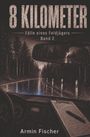 "8 KILOMETER: Fälle eines Feldjägers Band 2" von Armin Fischer. Illustration zeigt eine regnerische Waldstraße und ein Autoinneres.