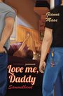 „Unverhofft zusammen: Love me, Daddy. Sammelband. Gianna Maas.“ Zwei Personen liegen auf einem Sofa, Arme nach oben.