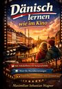 „Dänisch lernen wie im Kino“, zeigt zwei Personen, die einen malerischen Sonnenuntergang an einem Hafen betrachten.