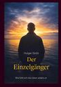 "Holger Grölz Der Einzelgänger. Wie fühlt sich das Leben anders an." Ein Mann steht vor einem farbenprächtigen Sonnenuntergang am Meer.