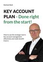 "KEY ACCOUNT PLAN - Done right from the start!" Text oben, Mann mit Brille und Anzug unten, Arme verschränkt.