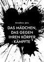 Text: "Annalena Janu. DAS MÄDCHEN, DAS GEGEN IHREN KÖRPER KÄMPFTE." Schwarze Tintenflecken auf weißem Hintergrund.