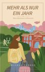 „Mehr als nur ein Jahr“ und „Mein Abenteuer in Wisconsin“. Illustration einer Schülerin vor einer High School.