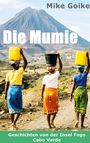 "Die Mumie" von Mike Goike. Drei Frauen mit bunten Röcken tragen Wasserbehälter, im Hintergrund ein imposanter Berg.