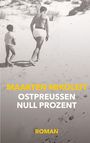 MAARTEN MIKOLEIT OSTPREUSSEN NULL PROZENT ROMAN. Ein Schwarz-Weiß-Foto zeigt zwei Menschen am Strand.