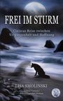 "FREI IM STURM", "Ciniscas Reise zwischen Vergangenheit und Hoffnung", Lisa Smolinski. Zwei Wölfe am stürmischen Strand.