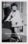 Text: „Nike Neuhof“, „Ohne Rückendeckung“, „Eine Familiengeschichte“. 

Ein Kind in einem Spitzenkleid posiert auf einem Stuhl.