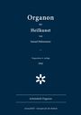 "Organon der Heilkunst von Samuel Hahnemann, vorgesehene 6. Auflage, 1842" steht weiß auf dunkelblau. Geometrisches Logo.