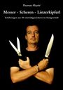 „Messer - Scheren - Linzerkipferl“; Mann hält eine große Schere und ein Messer vor schwarzem Hintergrund.