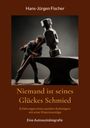 Titel: "Niemand ist seines Glückes Schmied" von Hans-Jürgen Fischer. Ein Mann lehnt sich an einen übergroßen Hammer.