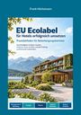 „EU Ecolabel für Hotels erfolgreich umsetzen“, Praxisleitfaden Text über einem naturnahen Hotel mit Bergkulisse.