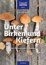 "Unter Birken und Kiefern. Vom Pilzesammeln in Finnland." Mehrere Pilze auf Holzuntergrund.