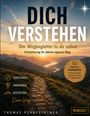 "DICH VERSTEHEN. Der Wegbegleiter zu dir selbst. Orientierung für deinen eigenen Weg." Ein Pfad in den Bergen bei Sonnenuntergang.