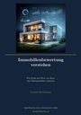„Immobilienbewertung verstehen“ steht über einem modernen Haus mit Datenvisualisierungen im Hintergrund.
