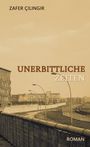 Text: "ZAFFER ÇILINGIR", "UNERBITTLICHE ZEITEN", "ROMAN". Sepia-Fotografie der Berliner Mauer, historische Gebäude im Hintergrund.