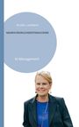 Annika Lambeck, WAHRSCHEINLICHKEITSMASCHINE, KI-Management. Freundliche Frau in Anzug mit Brille auf dem Kopf.