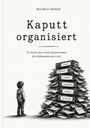 Titel "Kaputt organisiert". Untertitel "Ein Kind, das in kein System passt. Ein Hilfesystem am Limit." Ein Kind steht vor Aktenstapel.