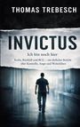 Titel: INVICTUS: Ich bin noch hier. Autor: Thomas Trebesch. Untertitel: Ein Bericht über Krebs, Rückfall, Kontrolle und Weiterleben. Darunter ist eine Silhouette eines Mannes in einem Flur.