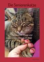"Die Seniorenkatze", "Gesundheit, Pflege und Lebensfreude im Alter". Eine graue Katze schläft und wird gehalten.
